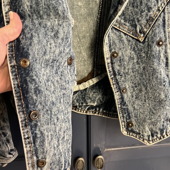 80’s Vintage Denim Jacket with leather accents size small - Picture 8 of 15